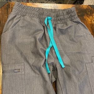 XS/Petite Graphite Figs scrub bottoms **highwaisted**